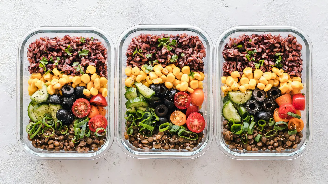 Healthy meal with colorful vegetables, lean protein, and whole grains designed to support mesothelioma recovery and immune strength.