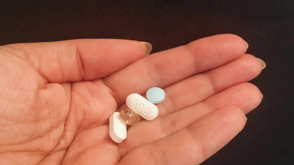 How to reduce anxiety — doctor discussing safe medication options for anxiety with patient in clinical setting