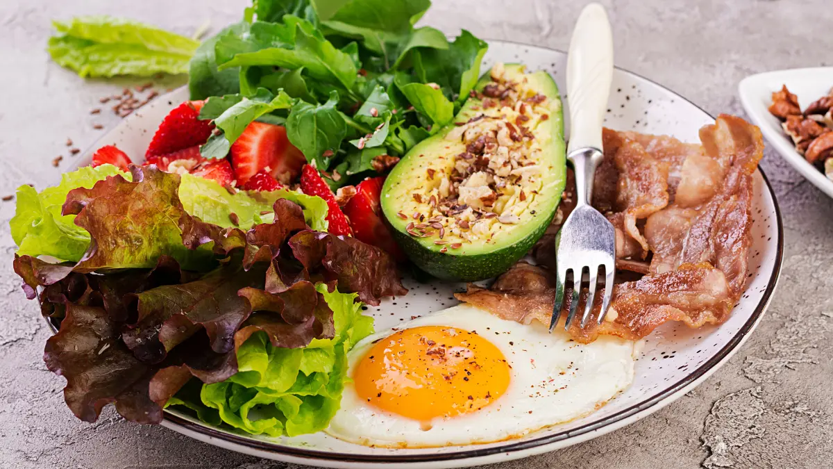 Keto calculator showing personalized macro breakdown with fat protein carb percentages and daily targets for ketogenic diet