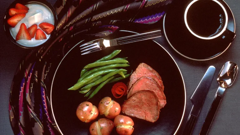 lung cancer diet healthy dinner meal with lean protein vegetables and whole grains recommended by NCI for treatment support