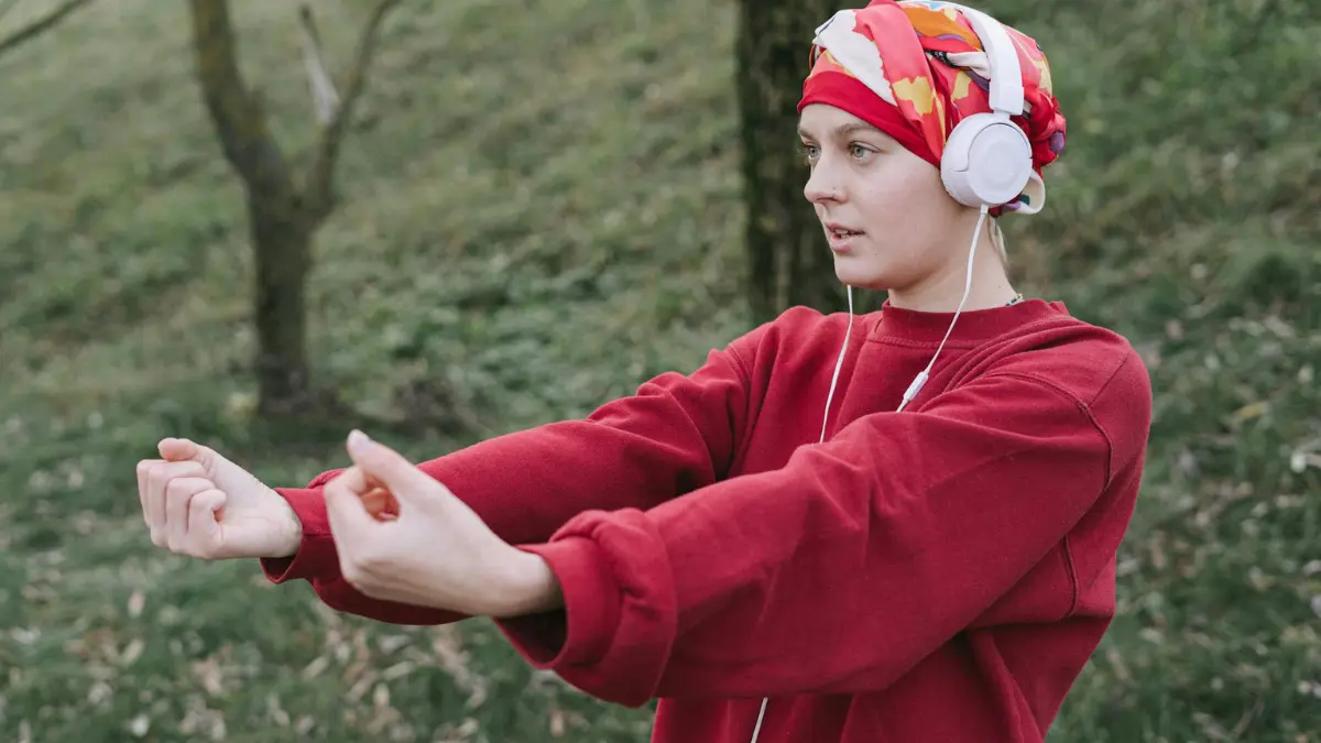 Lung cancer fatigue management moderate-intensity walking exercise representing NCCN Category 1 evidence-based aerobic exercise recommendation reducing cancer-related fatigue severity by 20–30 percent